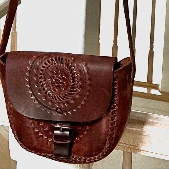 Handmade Vintage Tooled And Woven Leather Crossbody Bag in Deep Rich Brown - Picture 13 of 13